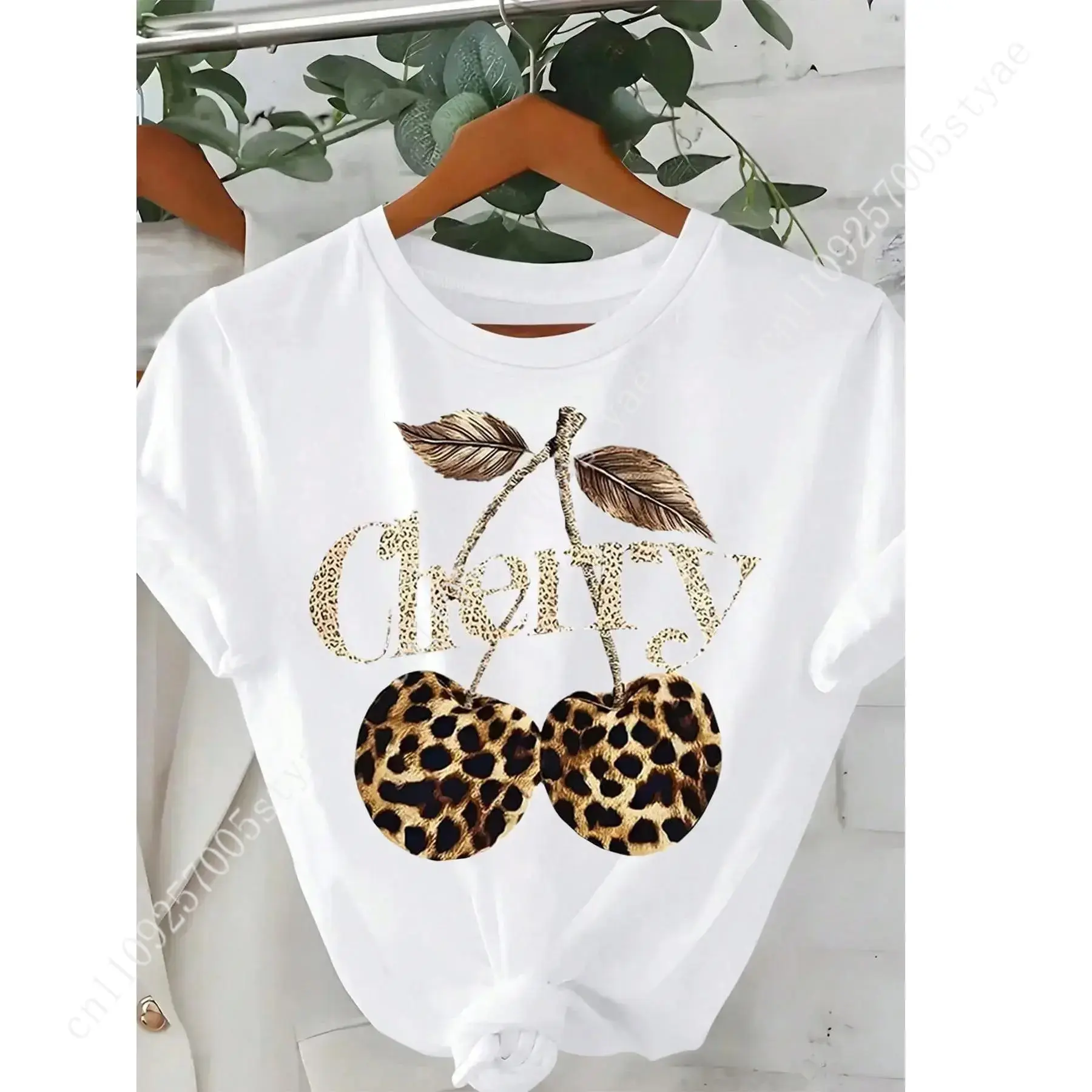 Kadınlar için Kiraz ve Leopar  - Tee Graphic Print incelemesi ve fiyatı